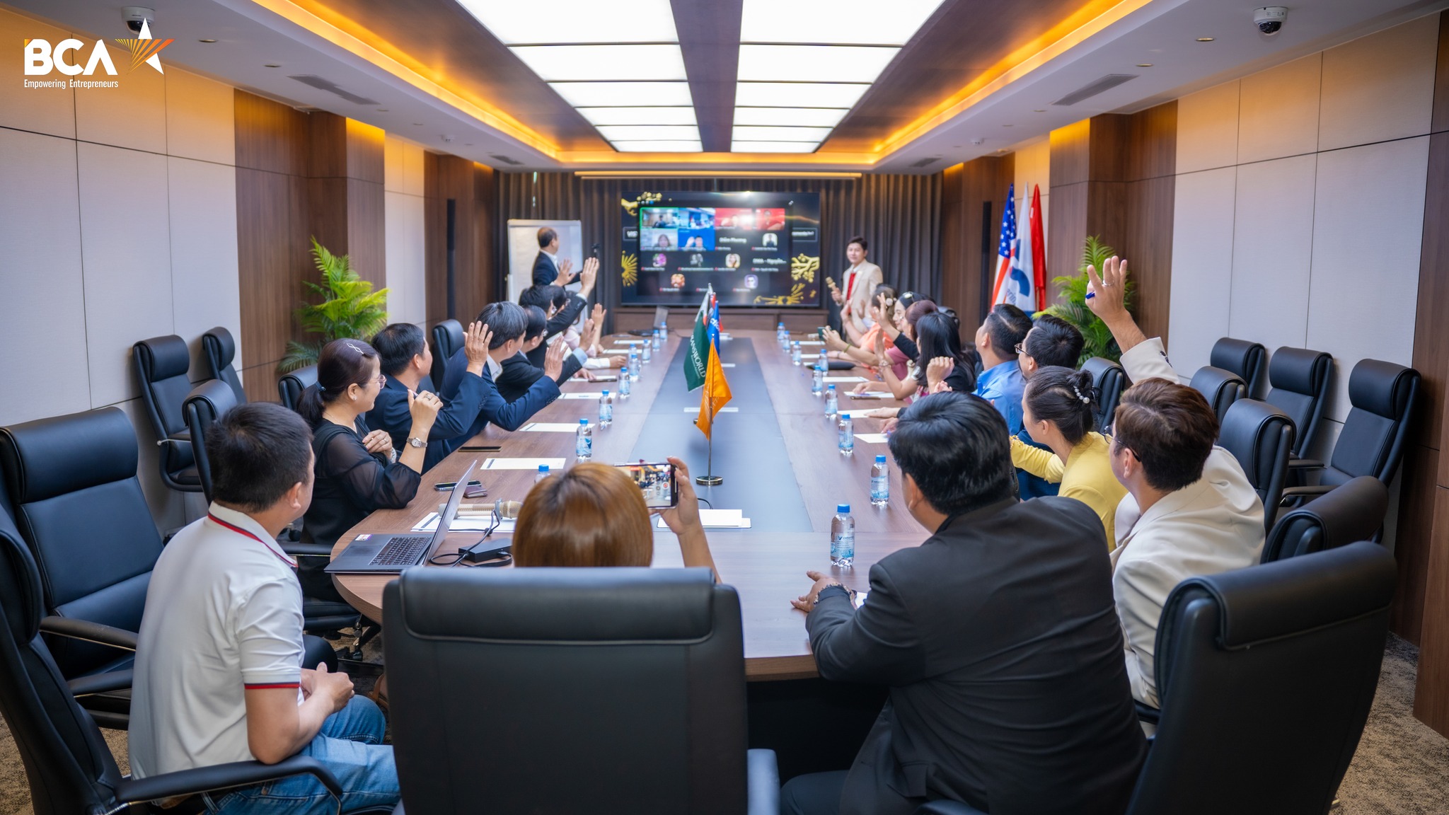 “Chỉ đạo” khác với “dẫn dắt”